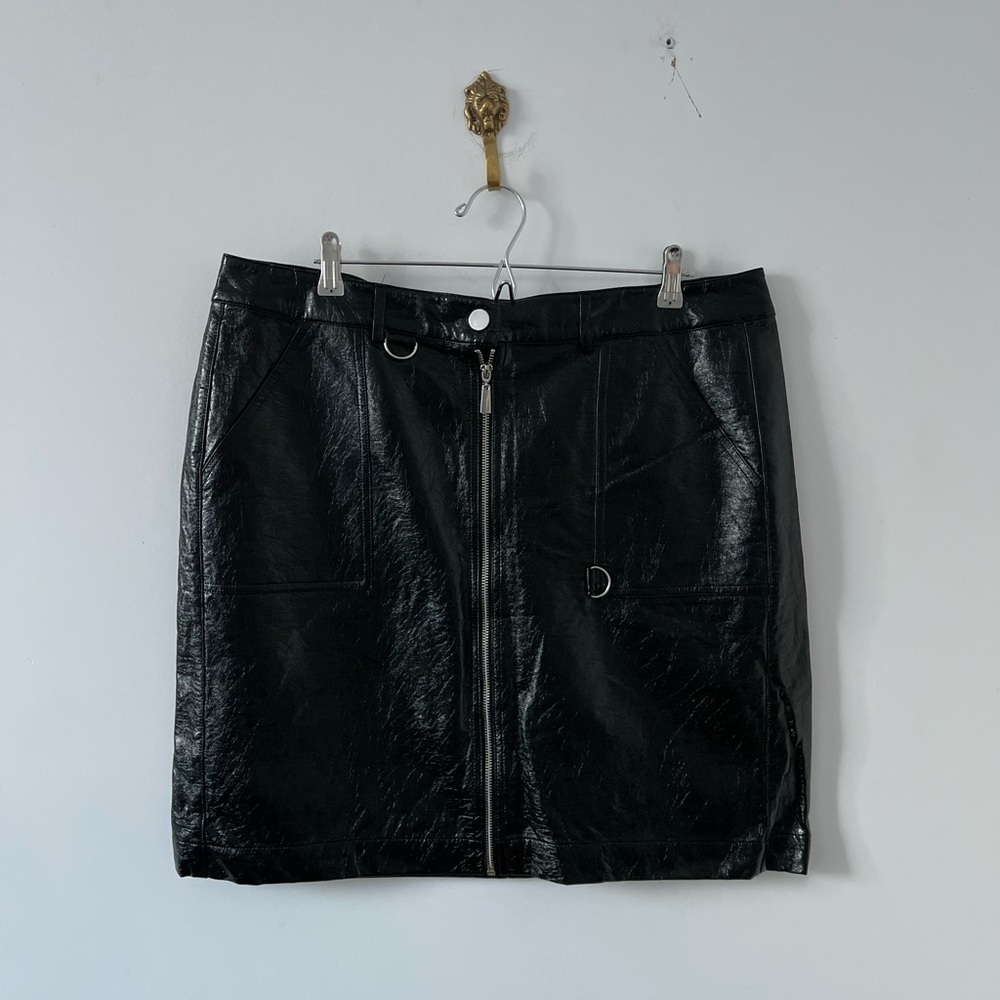 Love & Legend Elegant Black Shiny Skirt - size 16